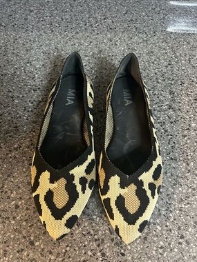 MIA Leopard Knit Pointed Toe Flats - Black & Tan